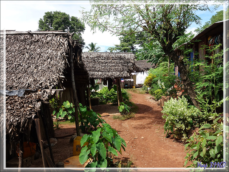 Retour de balade par le village d'Antanambe - Nosy Sakatia - Madagascar