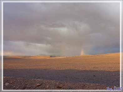 Le 14/03 se termine par la remontée du Rio Salado sous la pluie, un apéro Pisco sour à l'abri de la porte du coffre de la voiture et le retour au coucher de soleil à San Pedro de Atacama - Chili