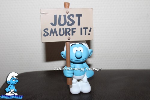 Plastoy : Le Schtroumpf au Panneau "JUST SMURF IT!"