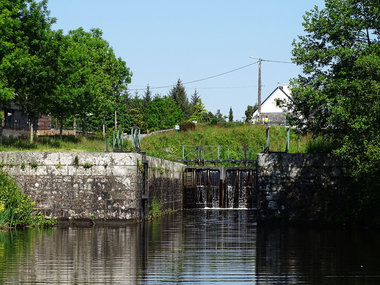 Sur le canal de Nantes à Brest 