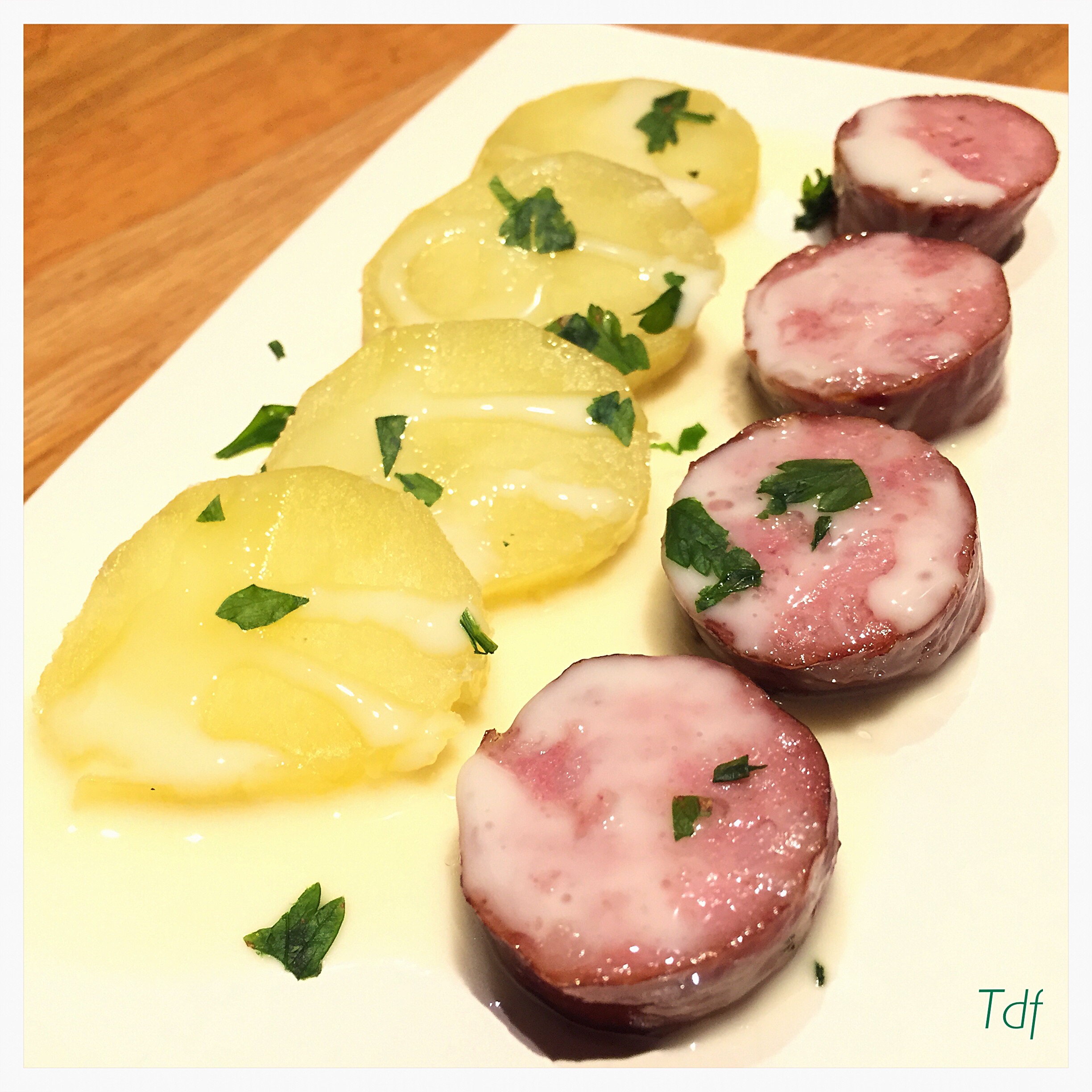 Saucisse de Montbéliard, cancoillotte & Pomme de terre vapeur - Mado & La  tête dans le frigo