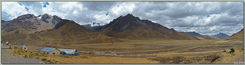 Route vers Cuzco : Passage du Col Abra la Raya (4338 m) avec vue sur le Chimboya (5489 m) - Pérou