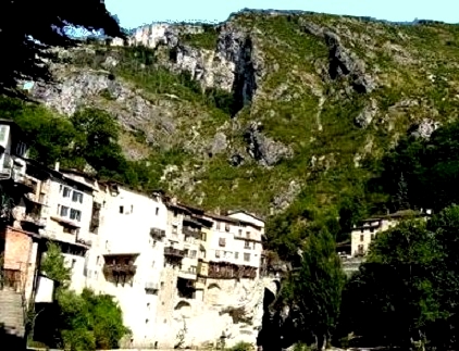 Rhône-Alpes- Isère ,le village médiéval dans le Vercors « Pont en Royans »    