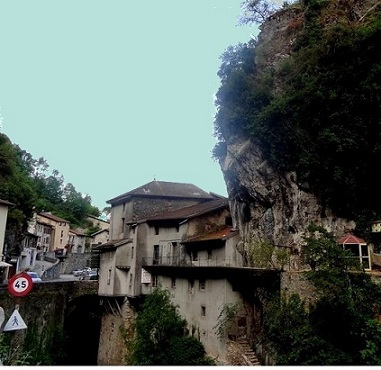 Rhône-Alpes- Isère ,le village médiéval dans le Vercors « Pont en Royans »    