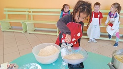 PS/MS: Journée confection des galettes (2)