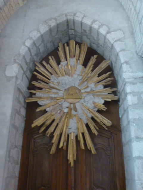 INTERIEUR DE NOTRE-DAME de BEAUGENCY, Vitraux, Chapiteaux, Statuaire ....