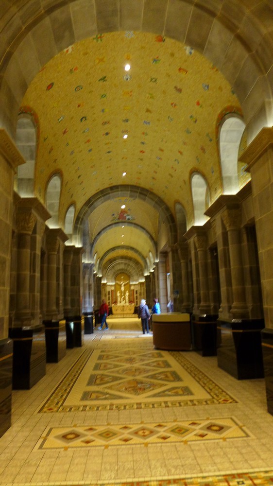 Visite de la Basilique Sainte-Anne-de-Beaupré au Québec...
