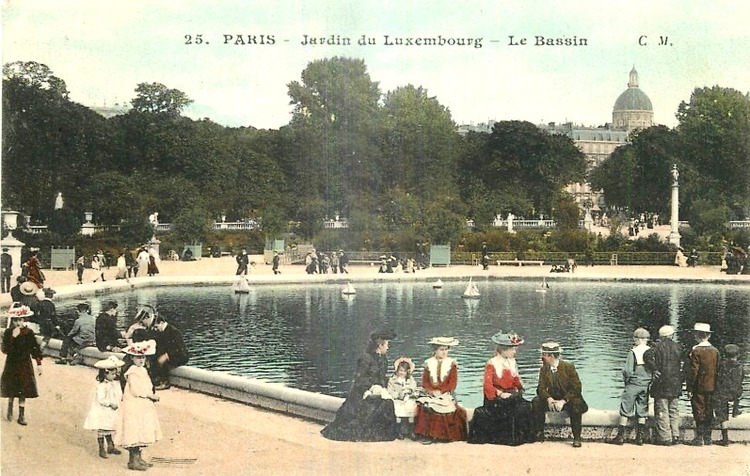 En famille au Jardin du Luxembourg (vers 1900)