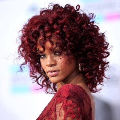 Le-carre-porte-par-Rihanna_diapo_full_gallery.jpg