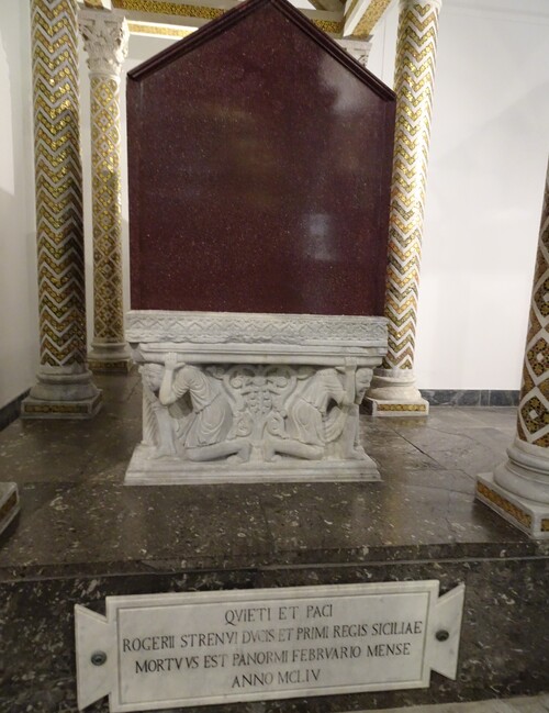 La cathédrale de Palerme, les sarcophages royaux