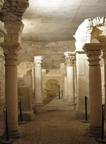 La crypte de l'abbaye de Flavigny sur Ozerain