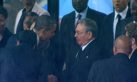 photo : Obama serre la main Raul Castro