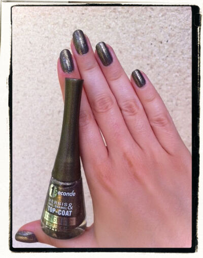 Le top coat Bourjois qui transforme un vernis banal en BOMBE!