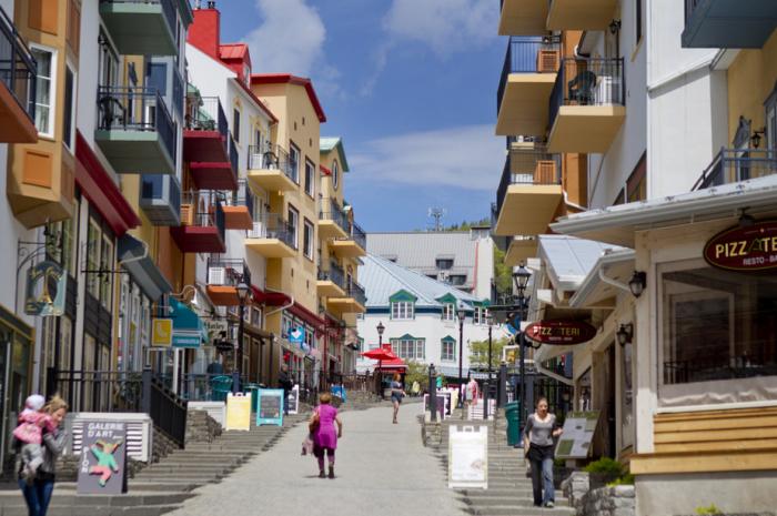 Les Touristes Débarquent Dans Les Laurentides -