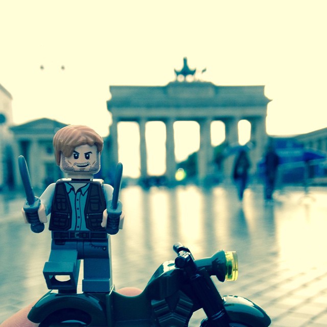 chris pratt lego jurassic world