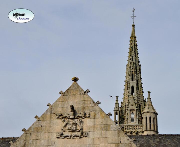 Deux églises typiques de Bretagne...