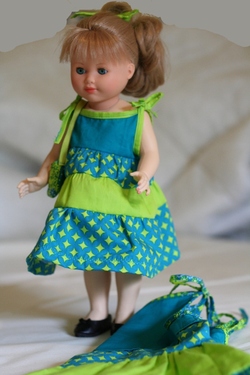 La robe à volants pour poupée