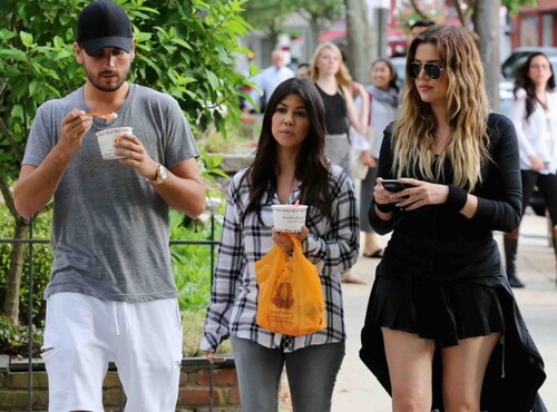 Scott Disick : quand Khloé et Kourtney Kardashian se font attaquer, il vole à la rescousse