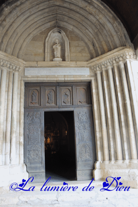 Moustiers Sainte Marie : La chapelle Notre-Dame de Beauvoir