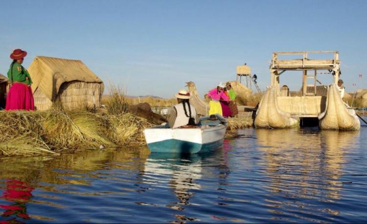 Images du monde : Les îles flottantes du lac Titicaca 