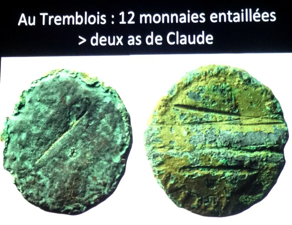 Laurent Popovitch a présenté les pièces de monnaie retrouvées au cours de fouilles archéologiques en forêt châtillonnaise