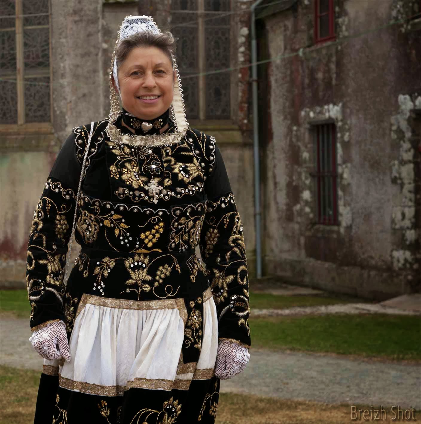 Costume breton féminin de Plonevez-Porzay - Photos 2 Breizh
