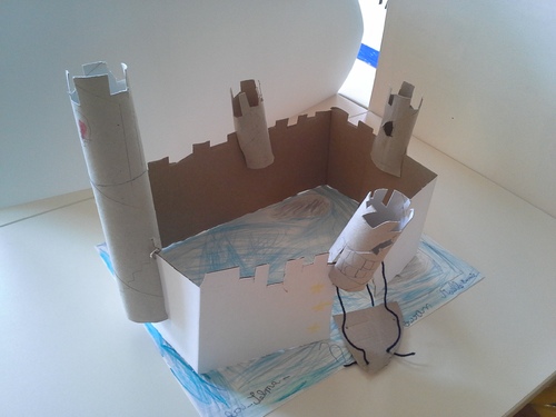 construction de maquette de chateaux fort en carton