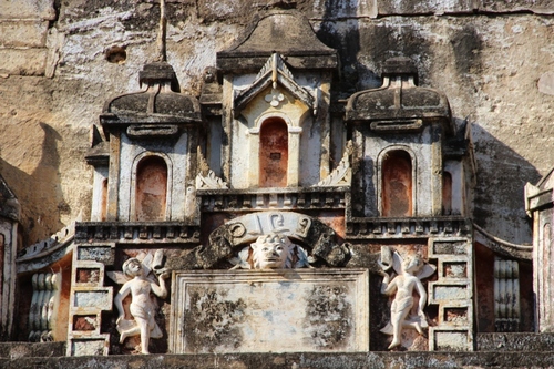 les grottes de Shwe Ba Taung, près de Monywa