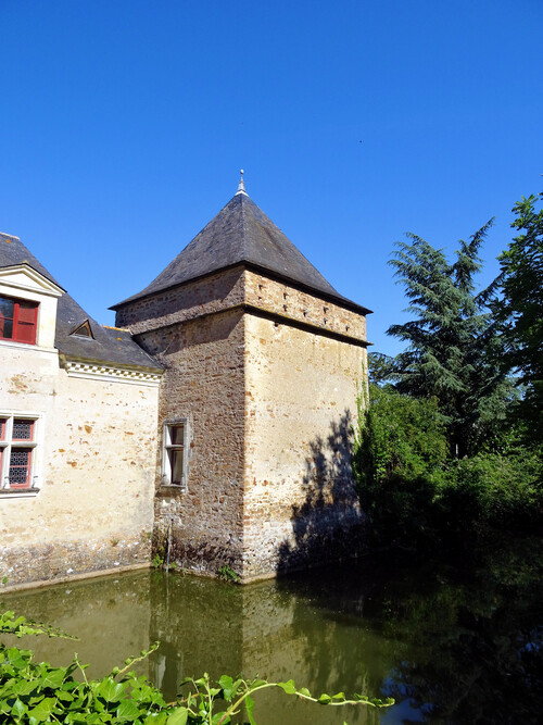 Château du Plessis-Bourré - Bâtiments annexes.