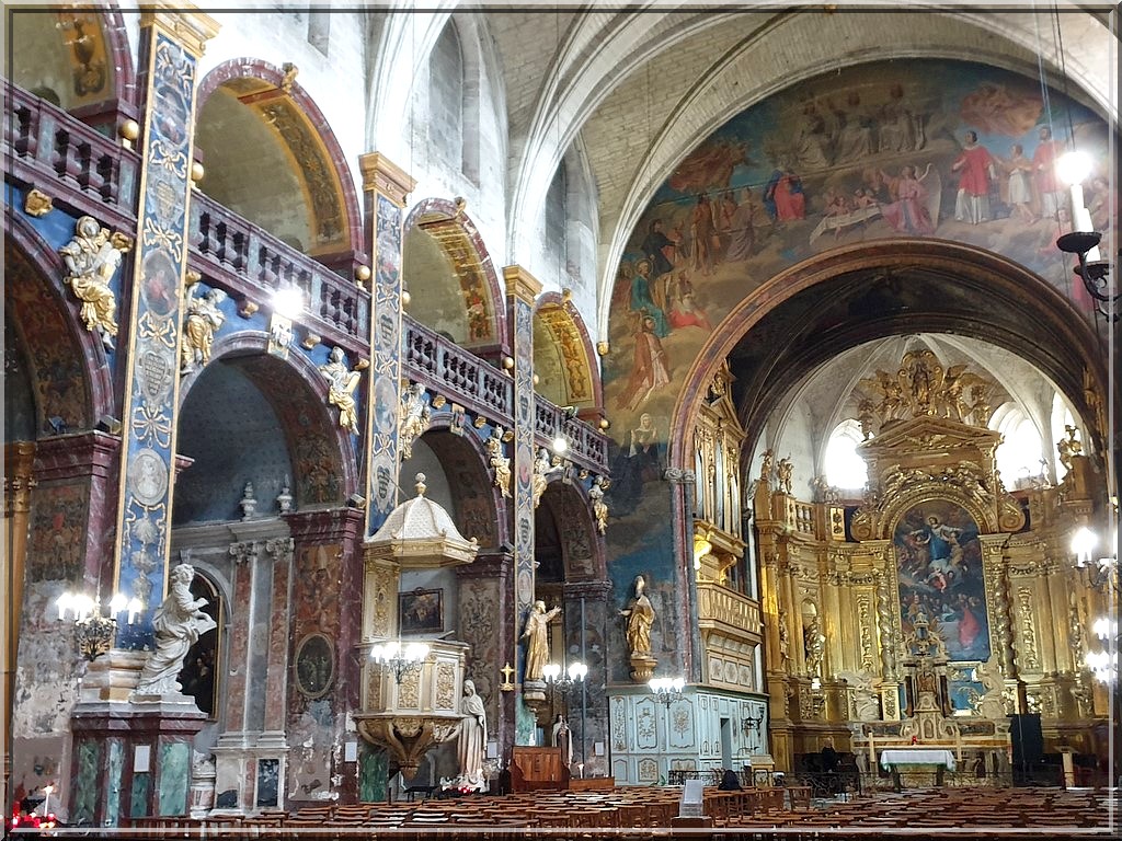 1025 - La Collégiale ND des Anges à l’Isle-sur-la-Sorgue dans le Vaucluse (84)