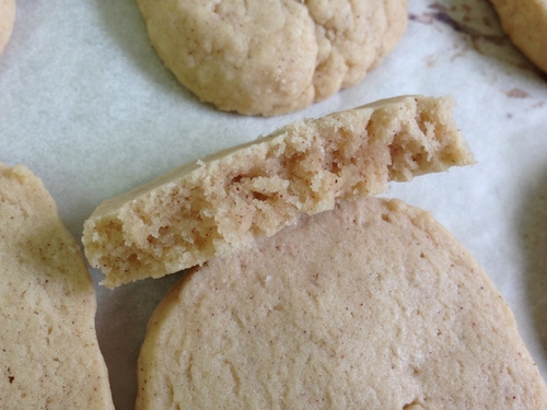 Biscuits moelleux au rhum & vanille, saupoudrés de sucre glace (Martha Stewart)