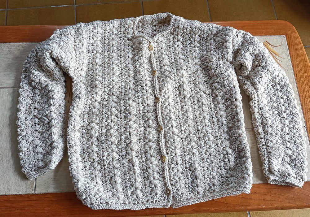 Un blouson beige au crochet...