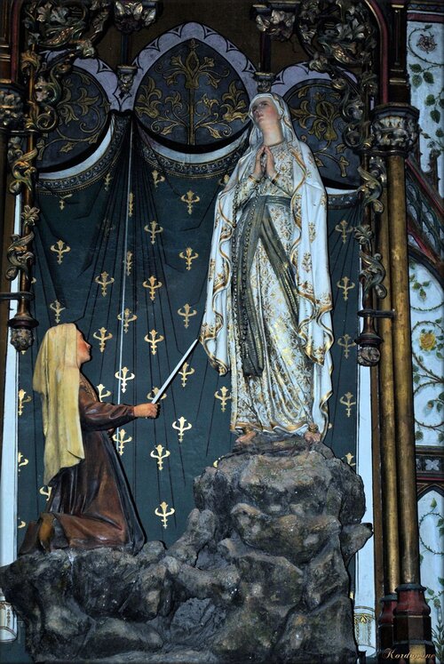 Photo de la statue de Notre-Dame de Lourdes