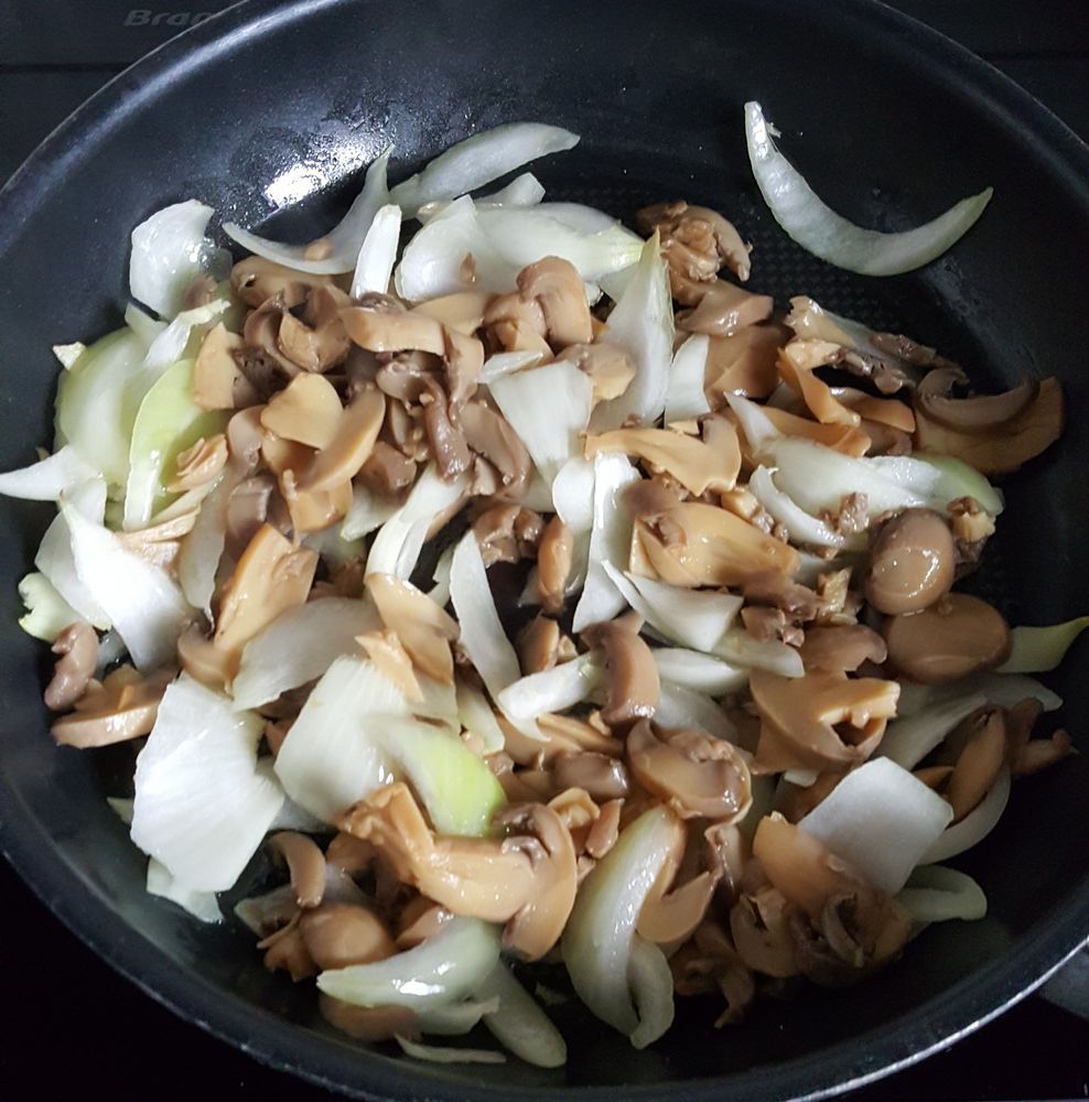 Sauté de poulet aux champignons...