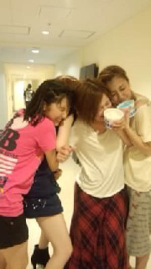 Miyabi avec Reina, Chisato et Masaki