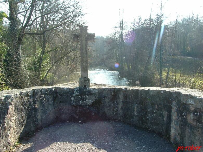 Solignac : le pont rompu du XIII ème sur la Briance 