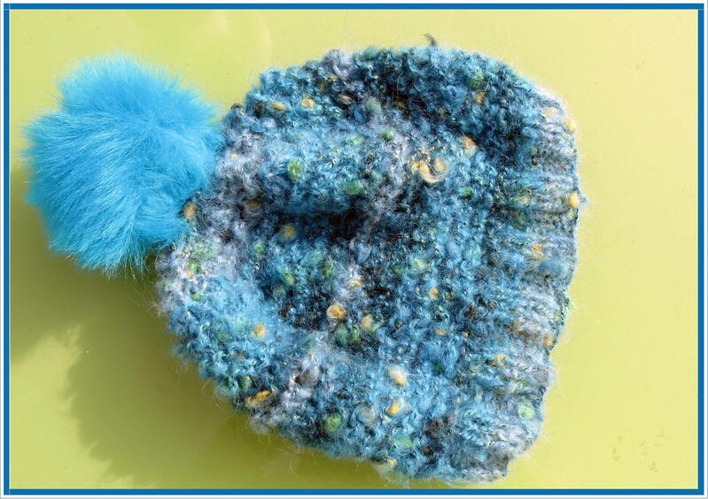 Bonnet Plassard bleu turquoise à pompon en mohair