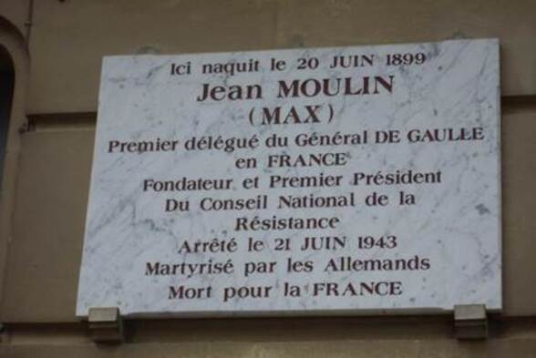 Résultat de recherche d'images pour "Photo de la plaque apposée sur la maison qui vit naître Jean Moulin"