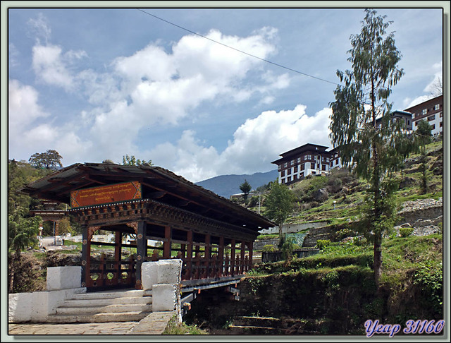 Blog de images-du-pays-des-ours : Images du Pays des Ours (et d'ailleurs ...), Pont bhoutanais d'accès au dzong de Trongsa - Bhoutan