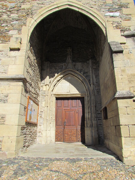 L'EGLISE SAINT FLEURET D'ESTAING . AVEYRON .