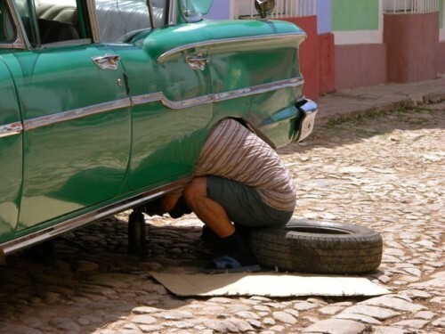 Cuba voiture américaine réparation