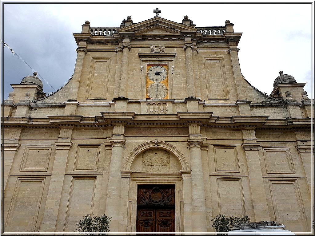 1025 - La Collégiale ND des Anges à l’Isle-sur-la-Sorgue dans le Vaucluse (84)