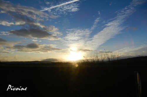 LEVER DE SOLEIL SUR LA ROUTE