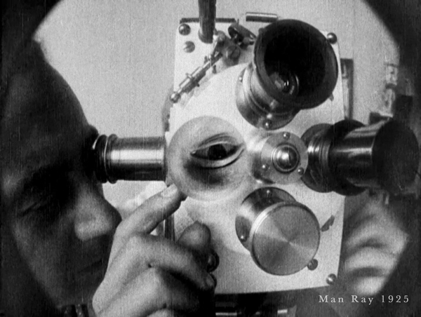 Man Ray 1925 vue du film fichez-moi la paix 