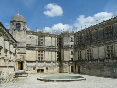 Ville de Grignan en drôme provençale