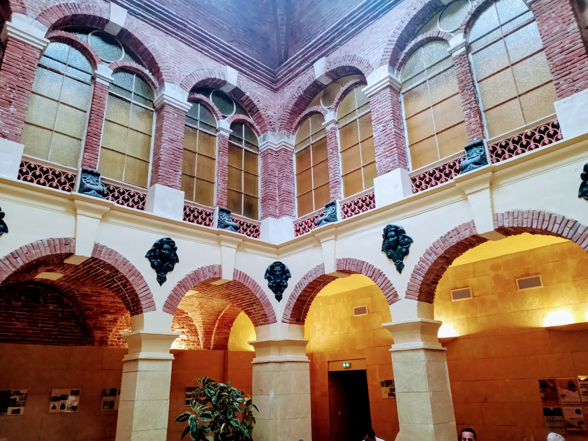 Peut être une image de 1 personne