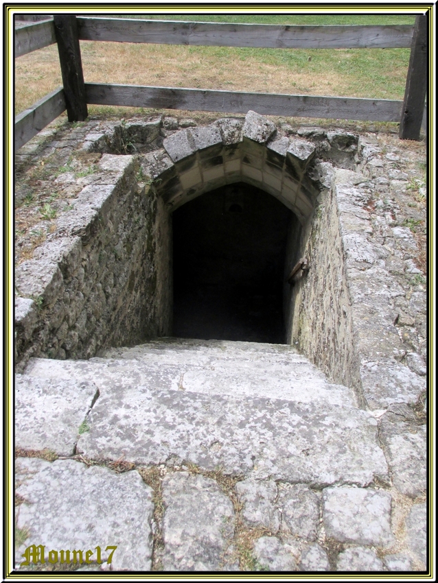 Château de St Jean d'Angle en charente maritime (1ere partie:l'extérieur)