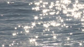 shimmering-light-on-ocean_w1gd7m2xr__S0000