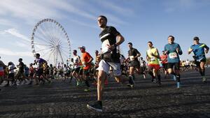 season marathon paris runners running   