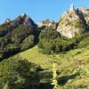 Arrivée au plateau d'Ayguebère, avec à gauche de l'Aiguille, le couloir d'Aulagna ombragé